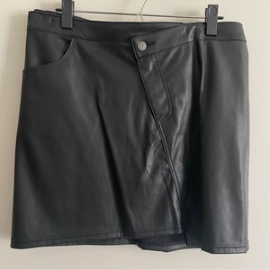 Plus Size Pleather mini Skirt